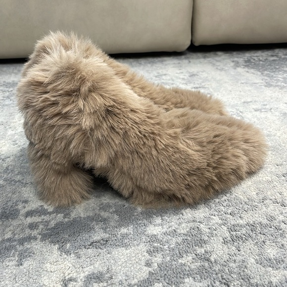 New Jeffrey Campbell Fluff MF Faux Fur Block Heel Mules Furry Beige Sz 5.5 - Picture 5 of 12